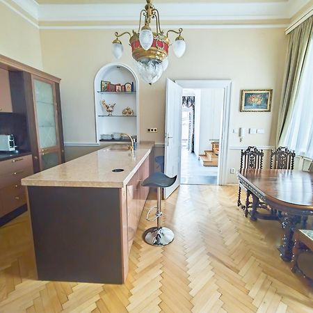 Two Bedroom Villa With Hot-Tub, Terrace And Garden, Wenceslas Square 布拉格 外观 照片