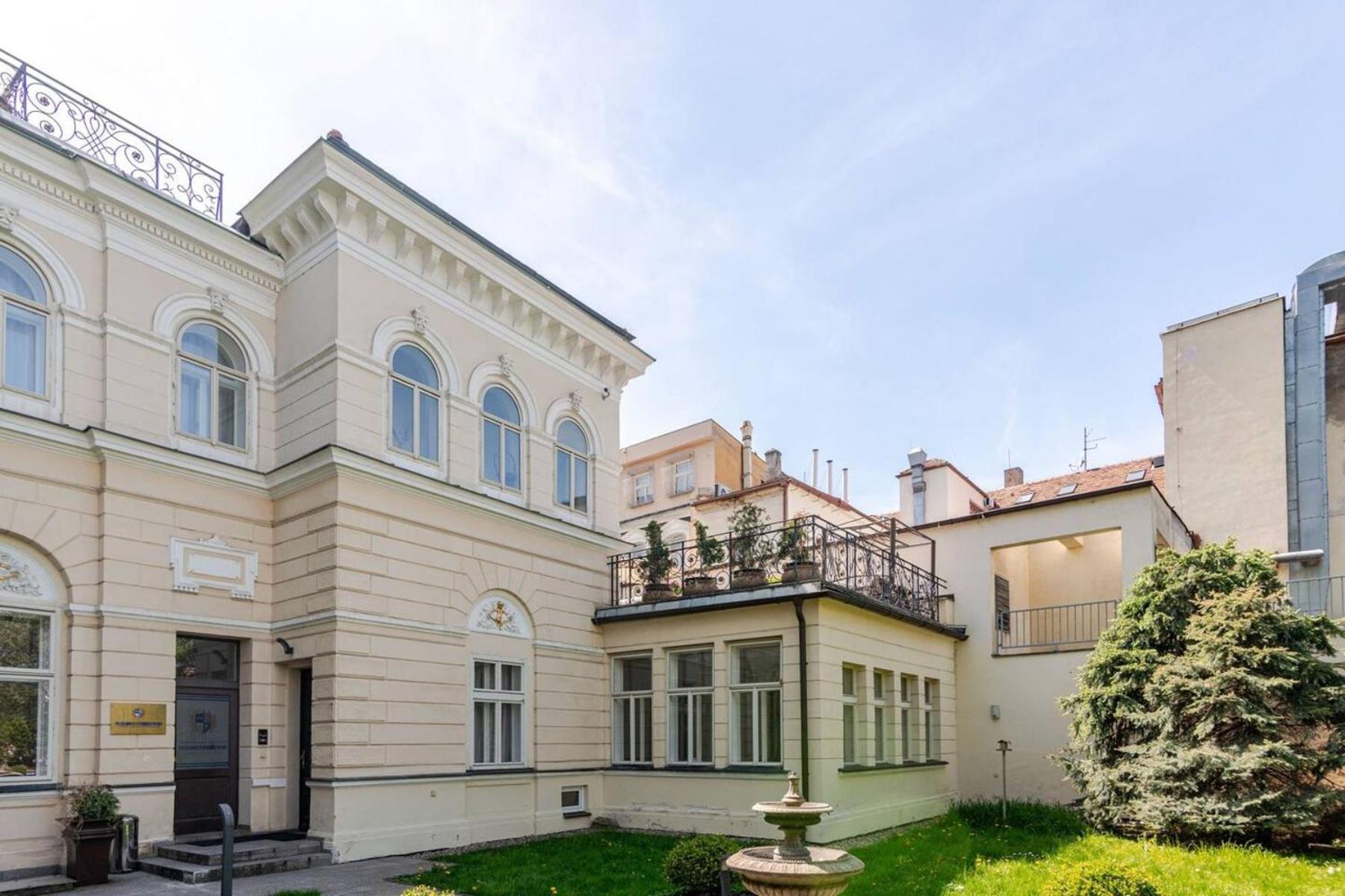 Two Bedroom Villa With Hot-Tub, Terrace And Garden, Wenceslas Square 布拉格 外观 照片