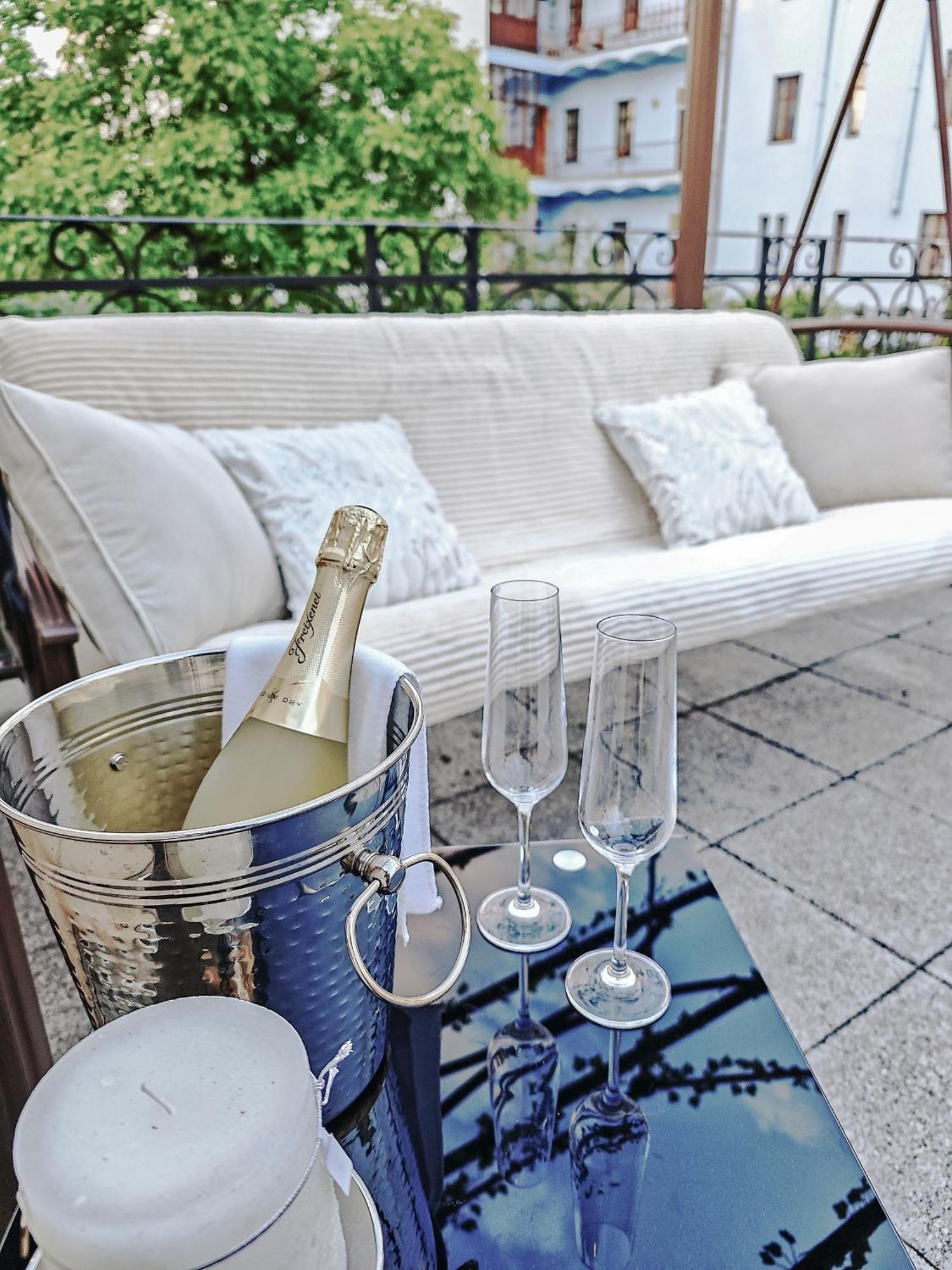 Two Bedroom Villa With Hot-Tub, Terrace And Garden, Wenceslas Square 布拉格 外观 照片