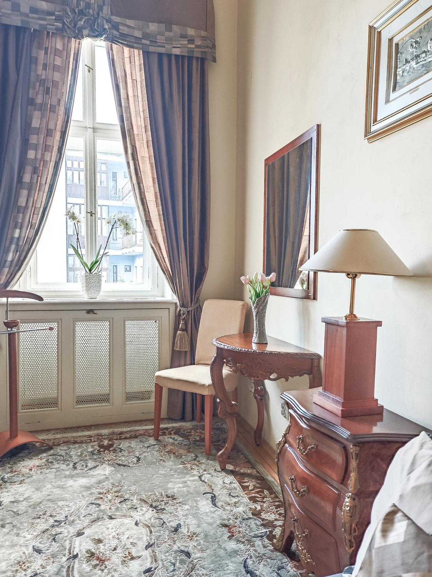 Two Bedroom Villa With Hot-Tub, Terrace And Garden, Wenceslas Square 布拉格 外观 照片